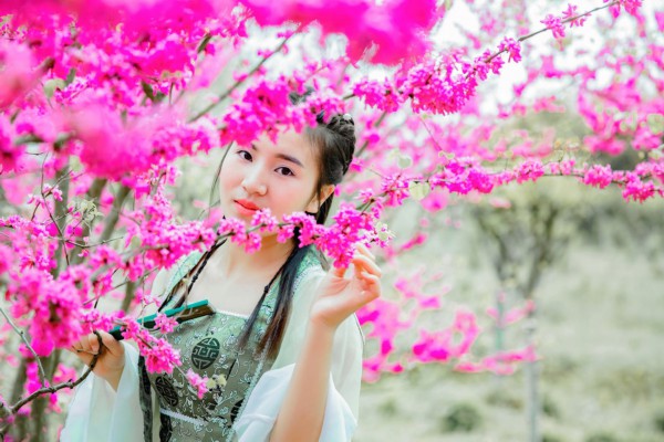 You can't lay off these people by Ji Weiyan with a smile on your lips.